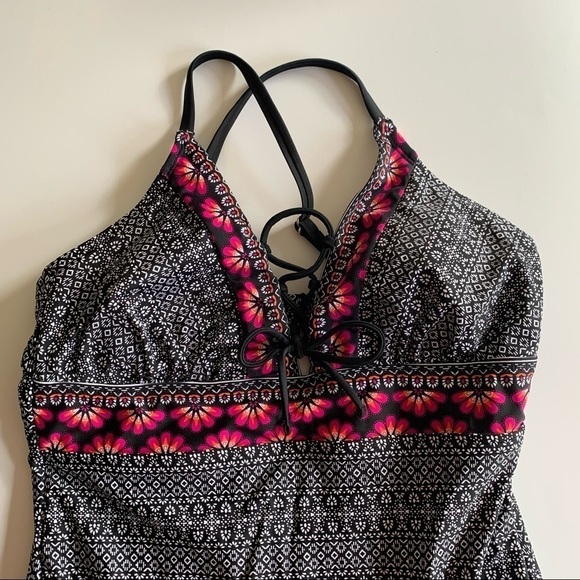 Kona Sol Patterned One Piece Swimsuit Size Medium - Picture 8 of 8